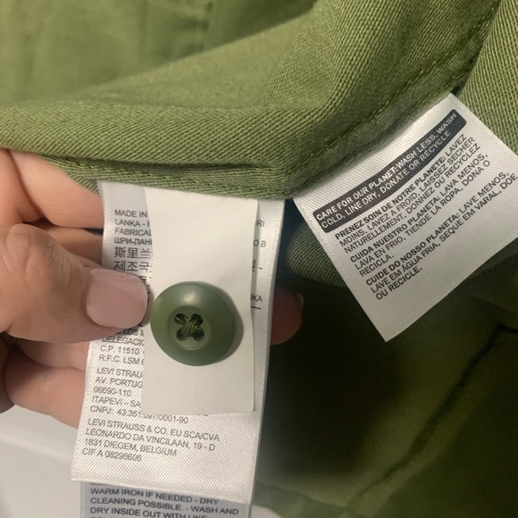 Levis Jacket /Shirt- Size Small - NWOT - Beautiful Details - Picture 4 of 9